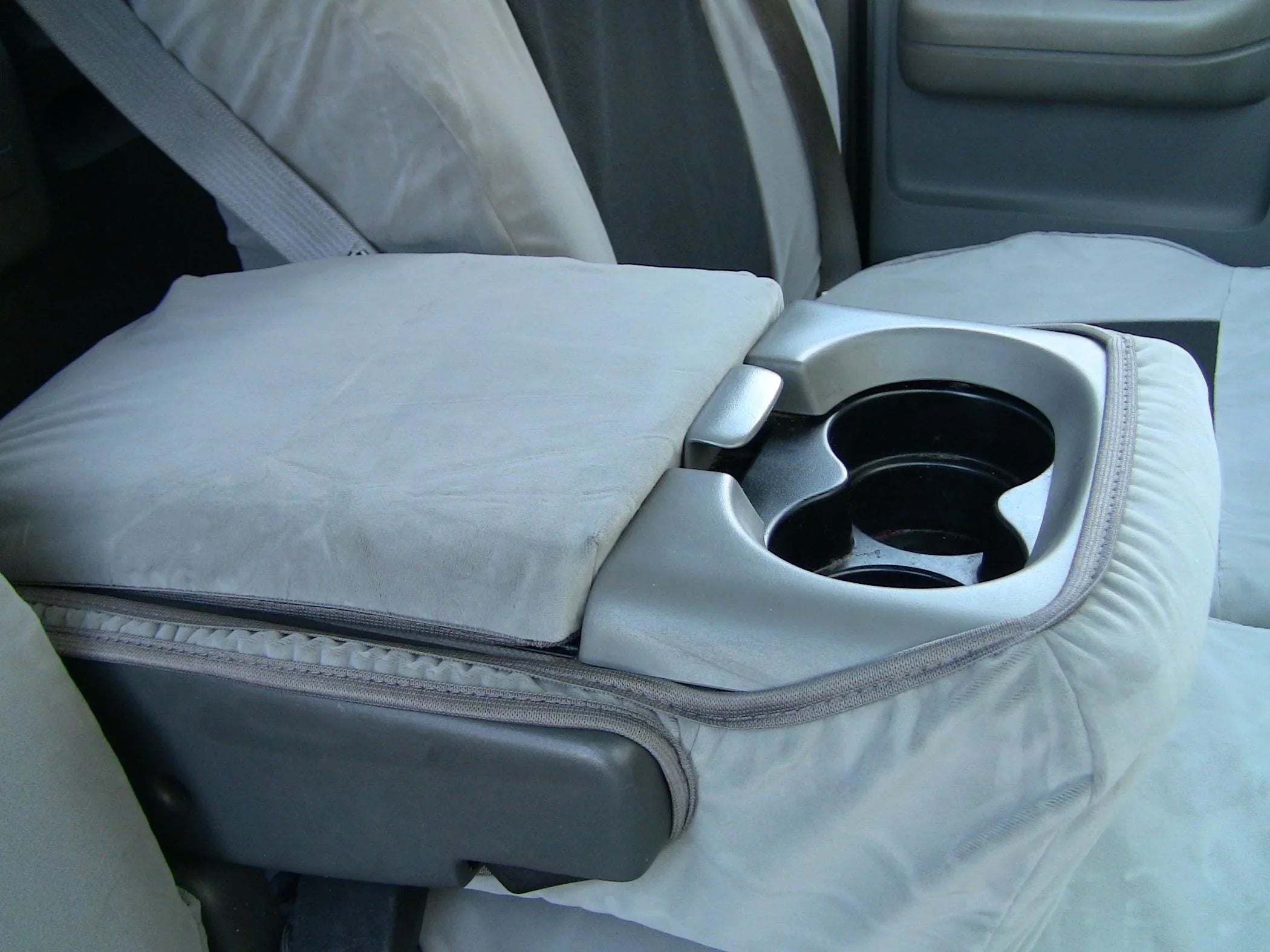 F369 2004-2008 Ford F150 XLT Super Cab Front 40/20/40 Split Seat With Adjustable Headrests and Opening Center Console Two Tone in Dark Gray Velour and Black Twill