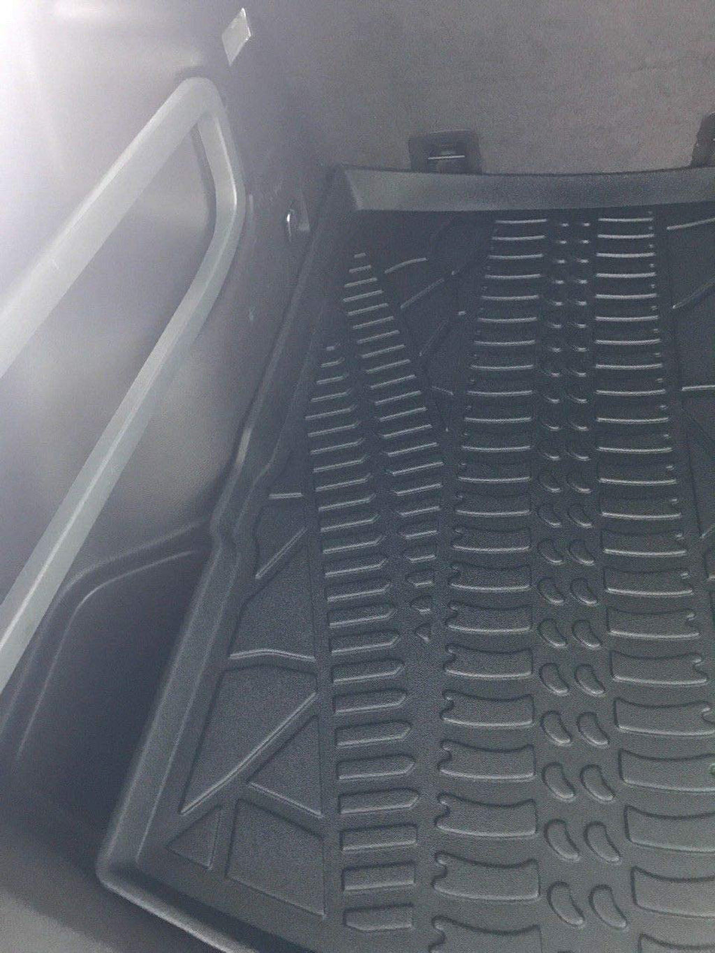 EACCESSORIES EA Cargo Liner – Trunk Mat Jeep Cherokee 2014-2023 – - Trunk Mats Cars with Raised Lip – Non-Slip Car Trunk Mat Rubber – Easy to Install – Laser Pre-Cut Design