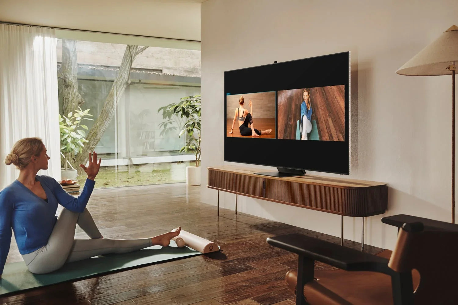 Samsung QN50QN90BAFXZA 50" QLED Quantum Matrix Neo 4K Smart TV with a Samsung VG-ARAB22STD Auto-Rotating Studio Stand 43"-55" Samsung TVs (2022)