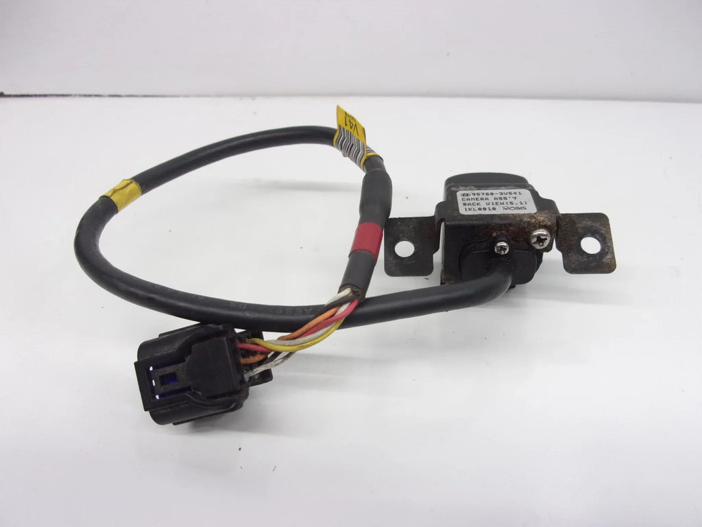 Pre-Owned 2012-2017 Hyundai Azera Rear View Backup Camera ID 95760-3V541 OEM (Good)