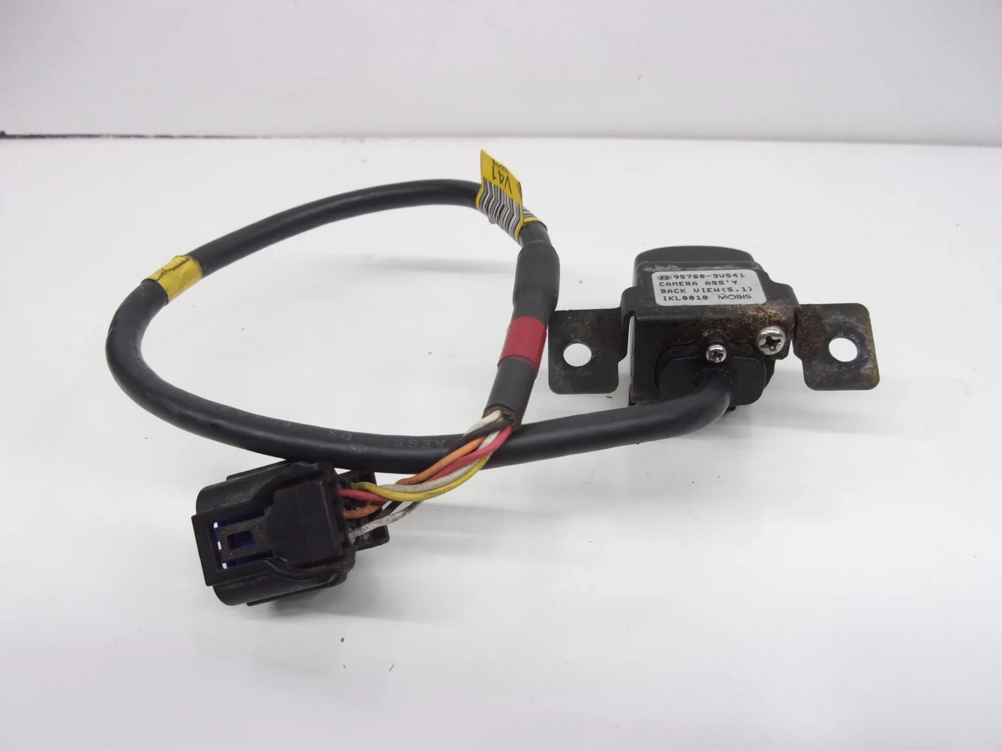 Pre-Owned 2012-2017 Hyundai Azera Rear View Backup Camera ID 95760-3V541 OEM (Good)