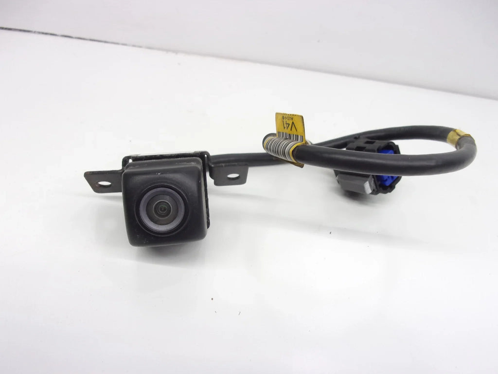 Pre-Owned 2012-2017 Hyundai Azera Rear View Backup Camera ID 95760-3V541 OEM (Good)