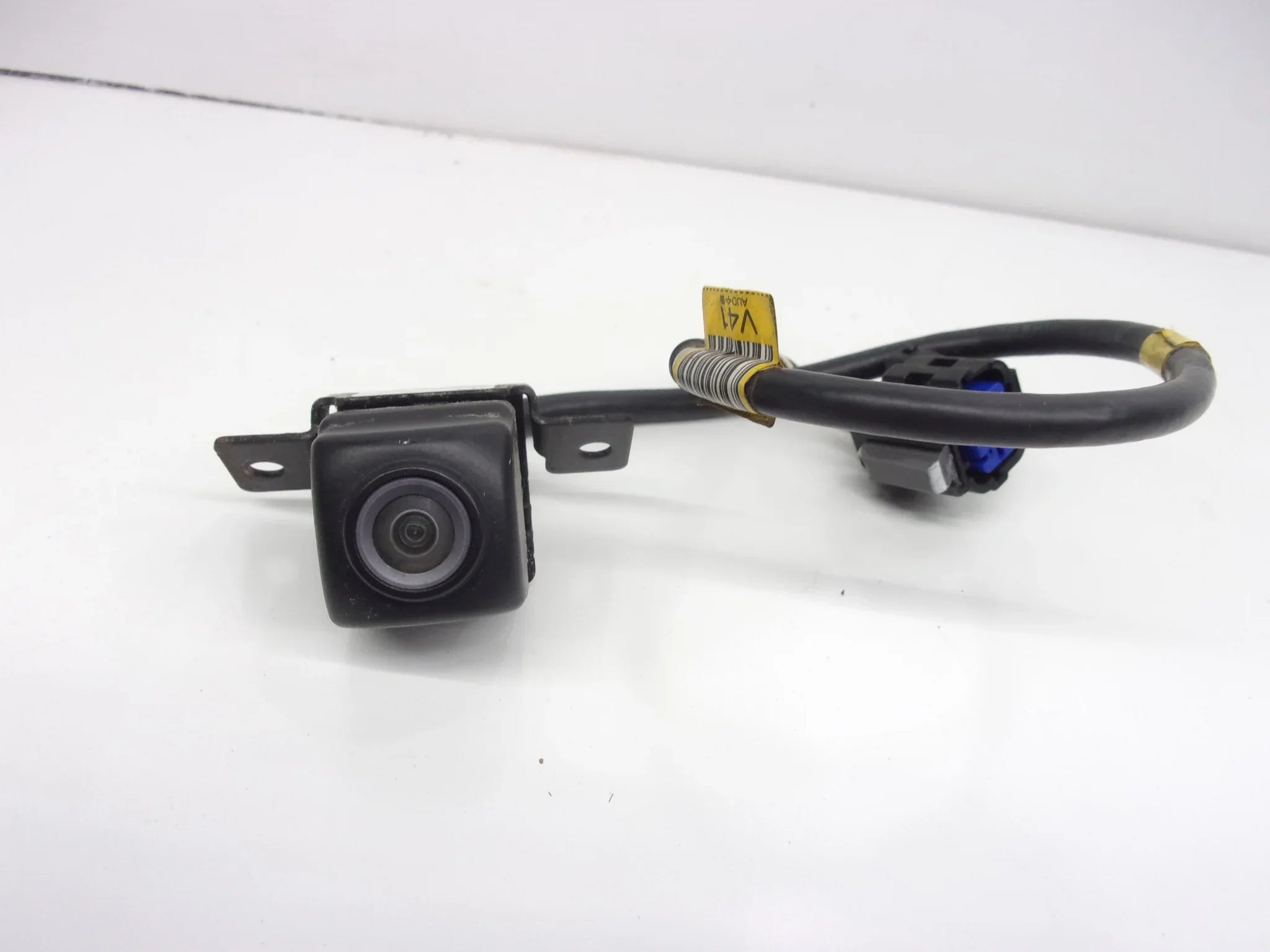 Pre-Owned 2012-2017 Hyundai Azera Rear View Backup Camera ID 95760-3V541 OEM (Good)