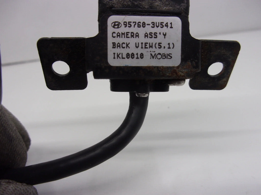 Pre-Owned 2012-2017 Hyundai Azera Rear View Backup Camera ID 95760-3V541 OEM (Good)