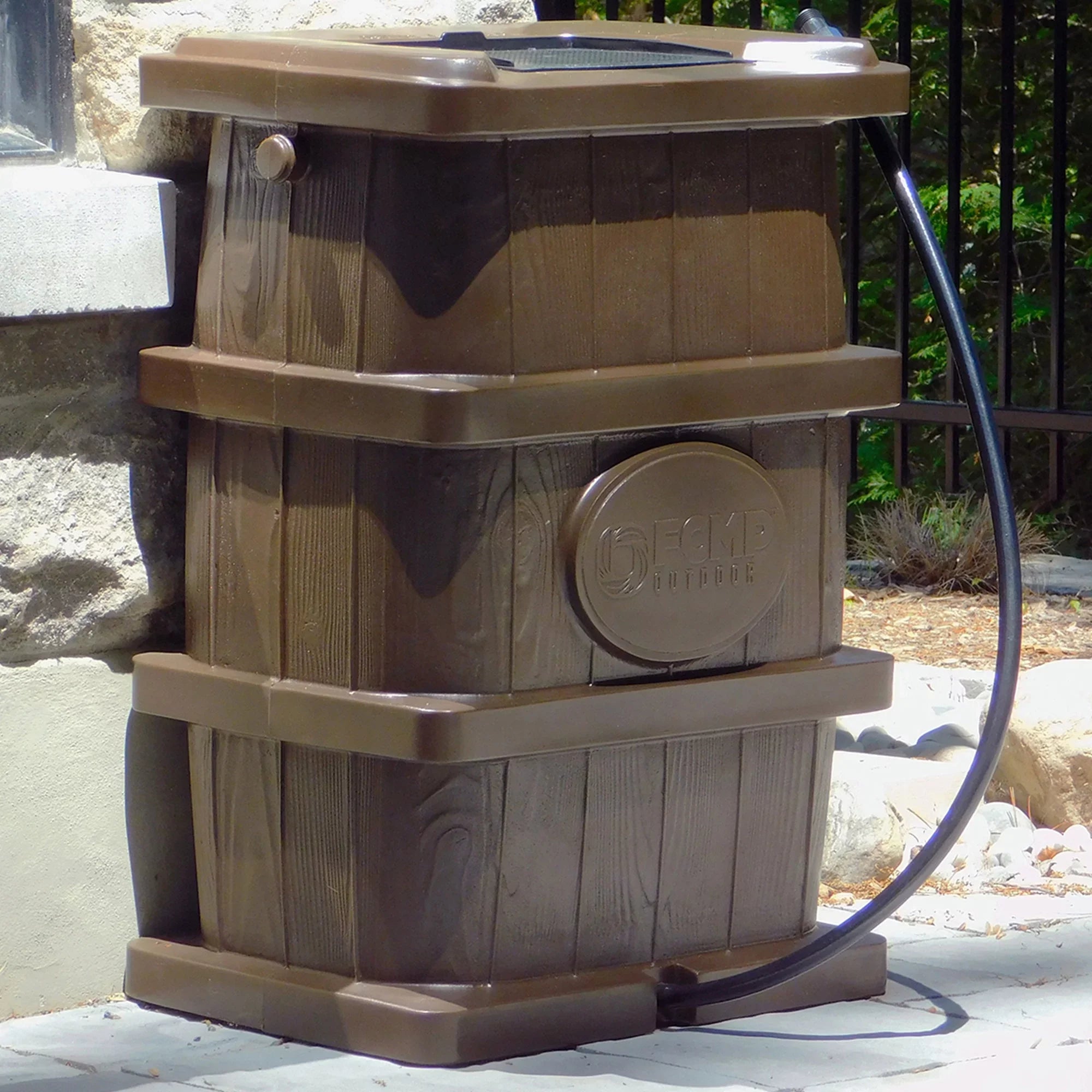 FCMP Outdoor WG4000 45 Gallon Wood Grain Rain Water Catcher Barrel, Brown
